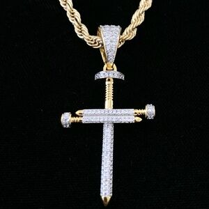 EXCLUSIVE NAIL CROSS 18K GOLD LAB DIAMONDS CHAIN CHARM NECKLACE MADE IN ITALY!